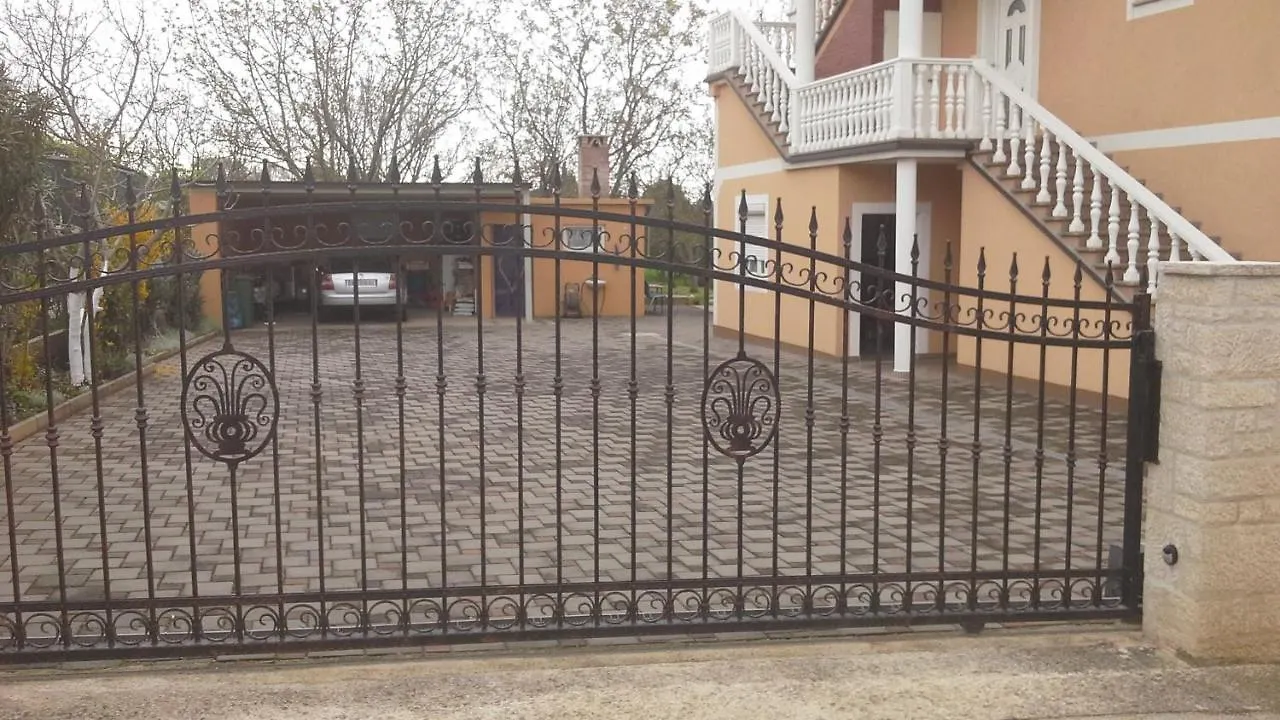 Apartments With A Parking Space Novigrad - 15227